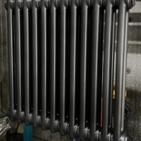 Покраска радиатора отопления в темный графит